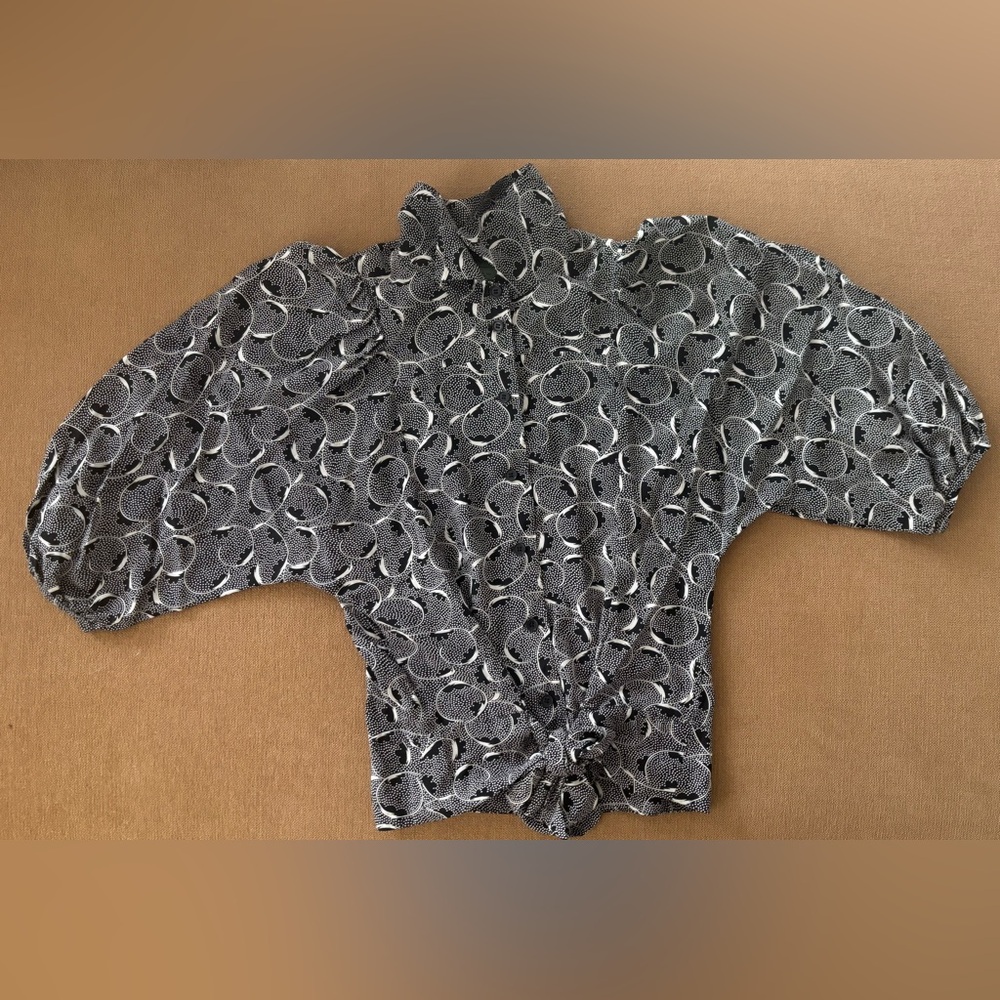 Anthropologie Maple Gray and White Silk Patterned Blouse Sz 8